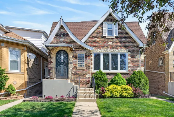 $550,000 | 6010 West School Street, Chicago, IL 60634