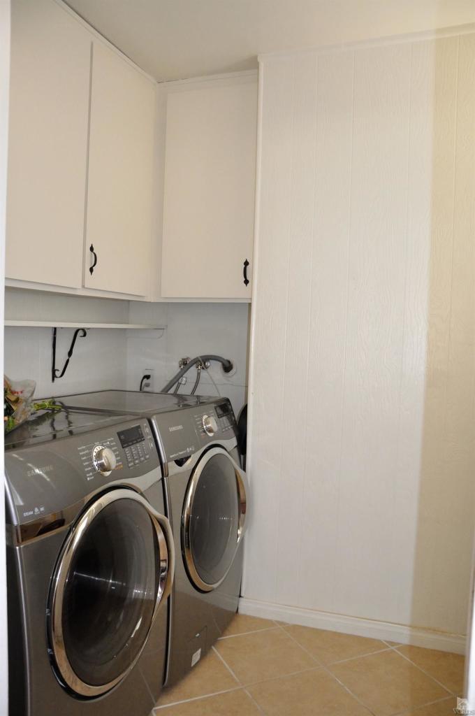 1072 Appleton Road Simi Valley, CA 93065 - Photo 29 of 41 a utility room with dryer and washer