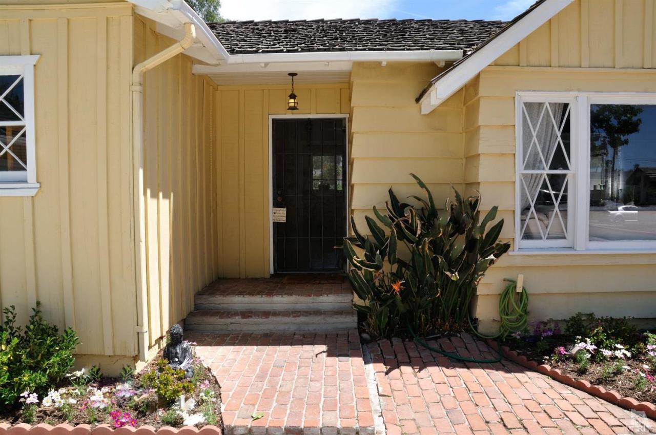 1072 Appleton Road Simi Valley, CA 93065 - Photo 4 of 41 a potted plant sitting in front of a house