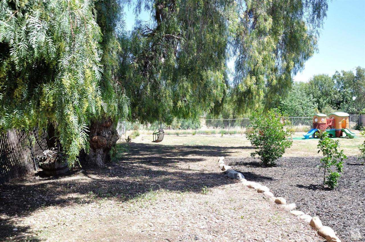 1072 Appleton Road Simi Valley, CA 93065 - Photo 39 of 41 a view of yard