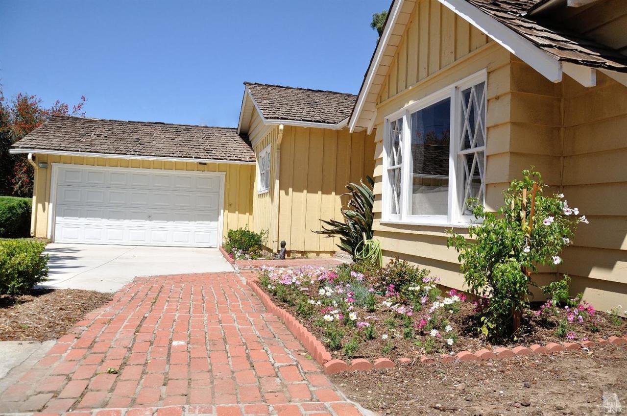 1072 Appleton Road Simi Valley, CA 93065 - Photo 40 of 41 a front view of a house with a yard