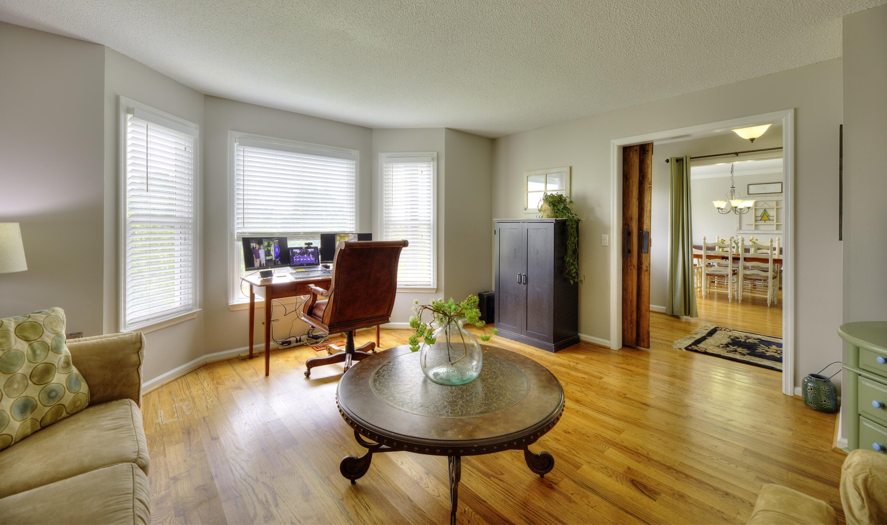 325 Shadow Ridge Drive Chattanooga, TN 37421 - Photo 8 of 43 Living Room