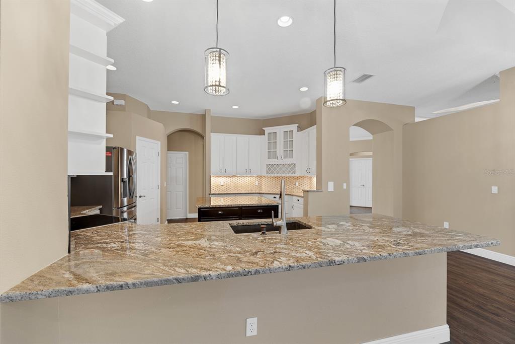 5711 Tanagerside Road Lithia, FL 33547 - Photo 13 of 72