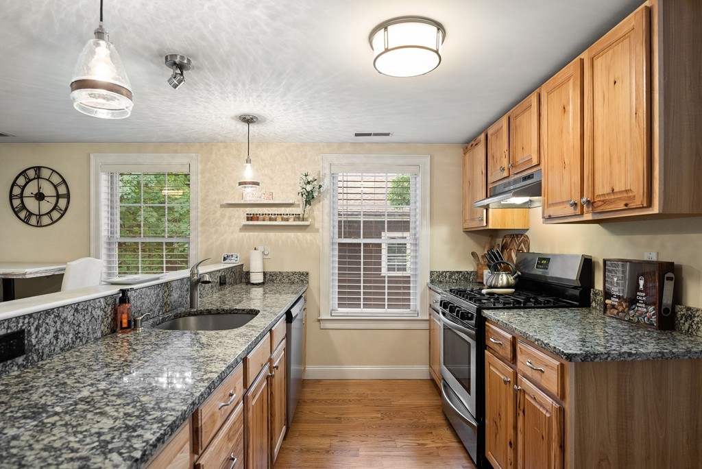 91 Friend Street, Unit B Amesbury, MA 01913 - Photo 2 of 22 Gallery Image 2