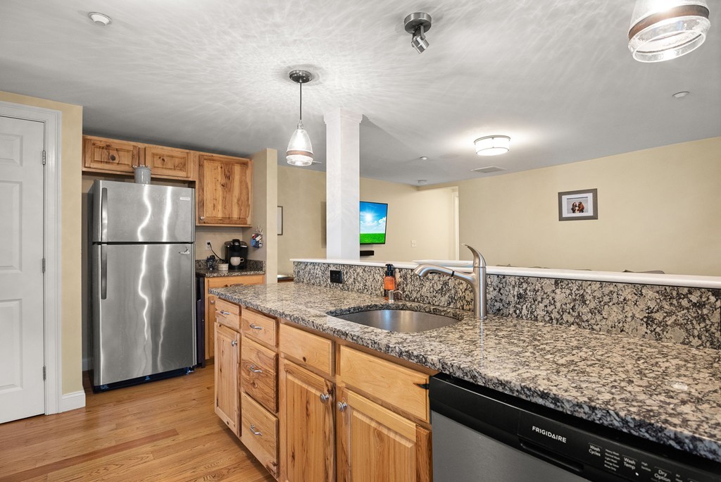 91 Friend Street, Unit B Amesbury, MA 01913 - Photo 3 of 22 Gallery Image 3