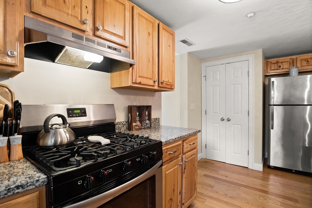 91 Friend Street, Unit B Amesbury, MA 01913 - Photo 4 of 22 Gallery Image 4