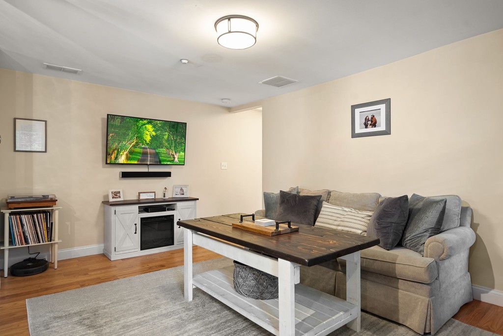 91 Friend Street, Unit B Amesbury, MA 01913 - Photo 8 of 22 Gallery Image 8