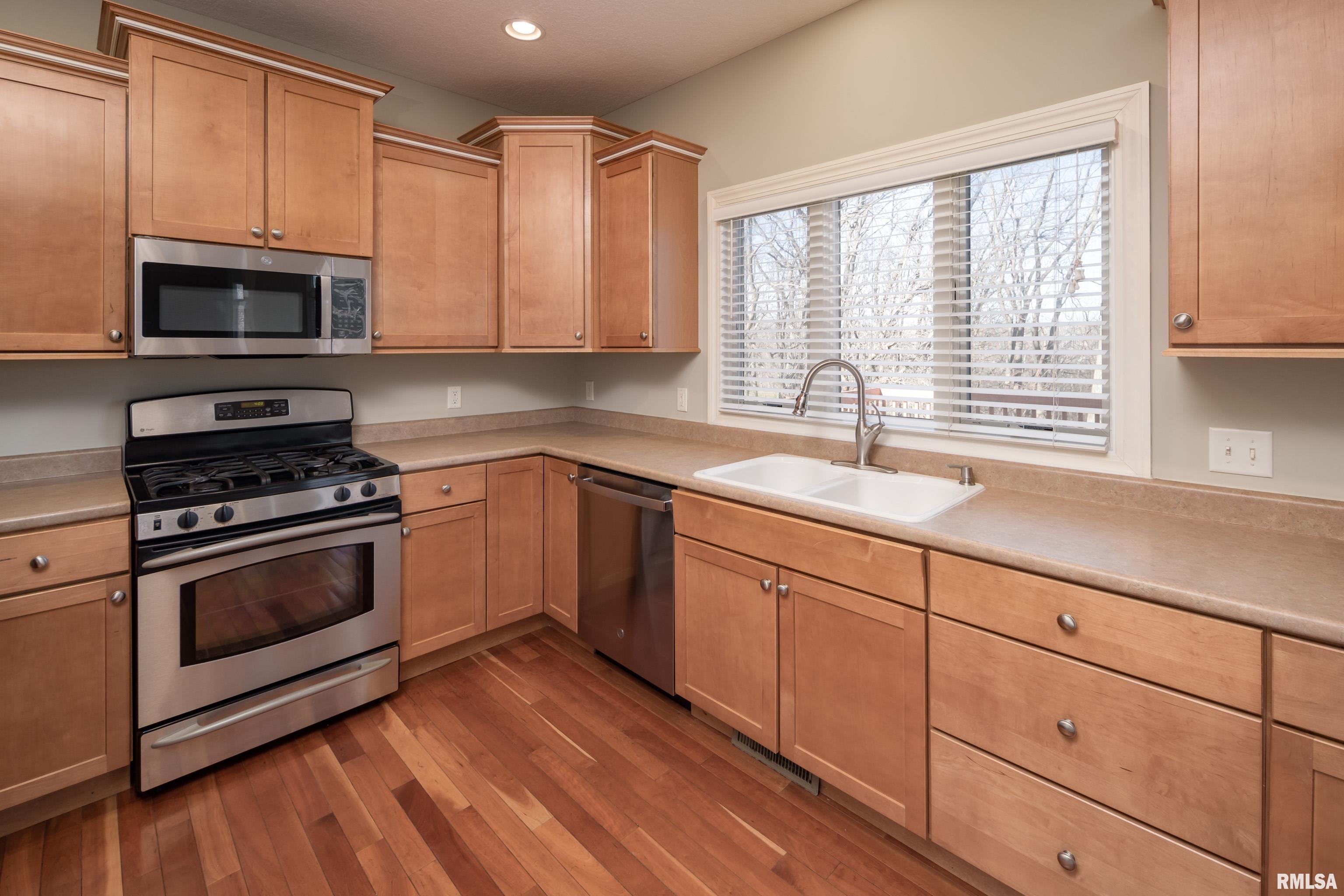 5553 North Ridge Circle Bettendorf, IA 52722 - Photo 16 of 36 Gallery Image 16