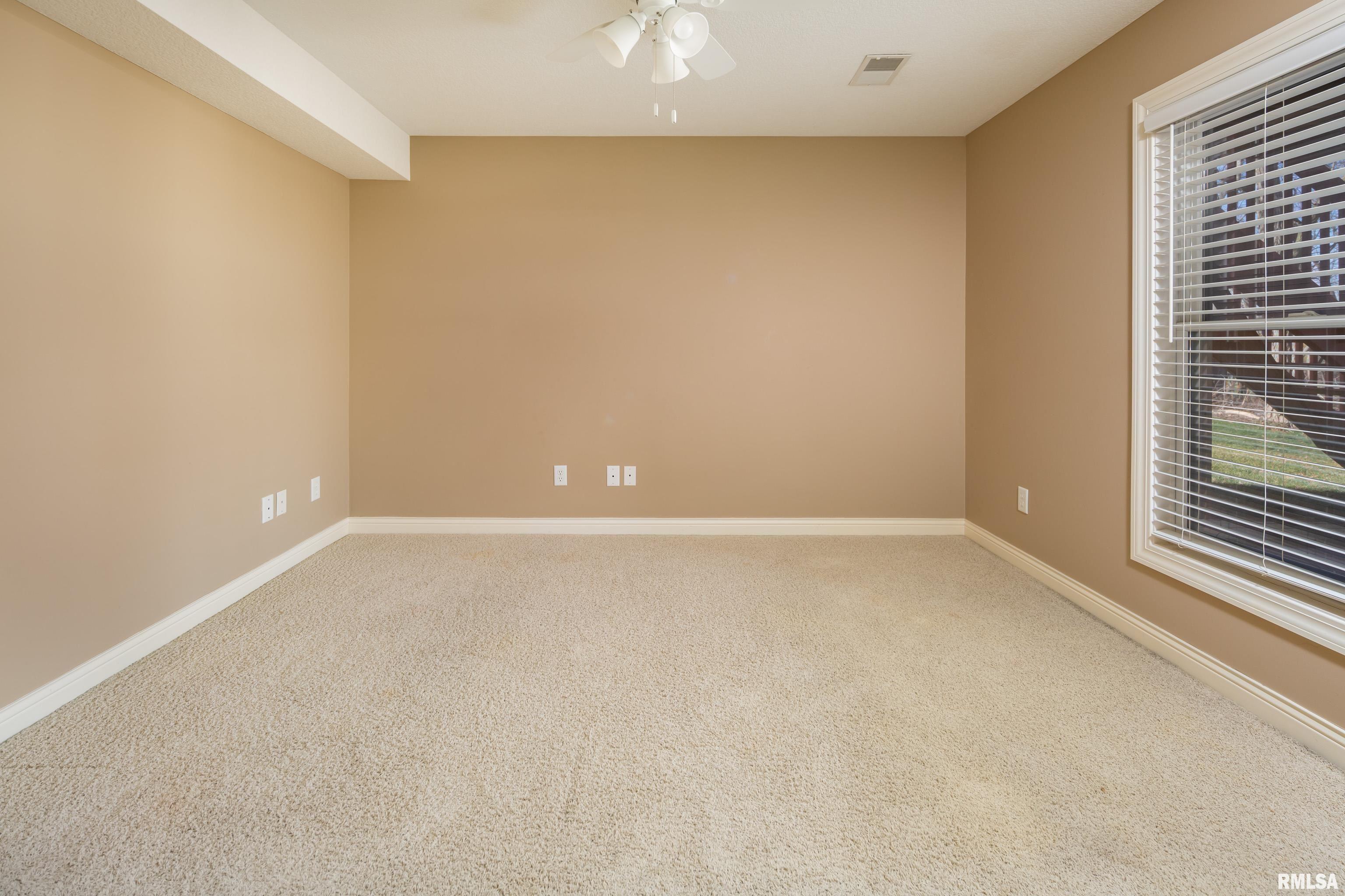 5553 North Ridge Circle Bettendorf, IA 52722 - Photo 20 of 36 Gallery Image 20