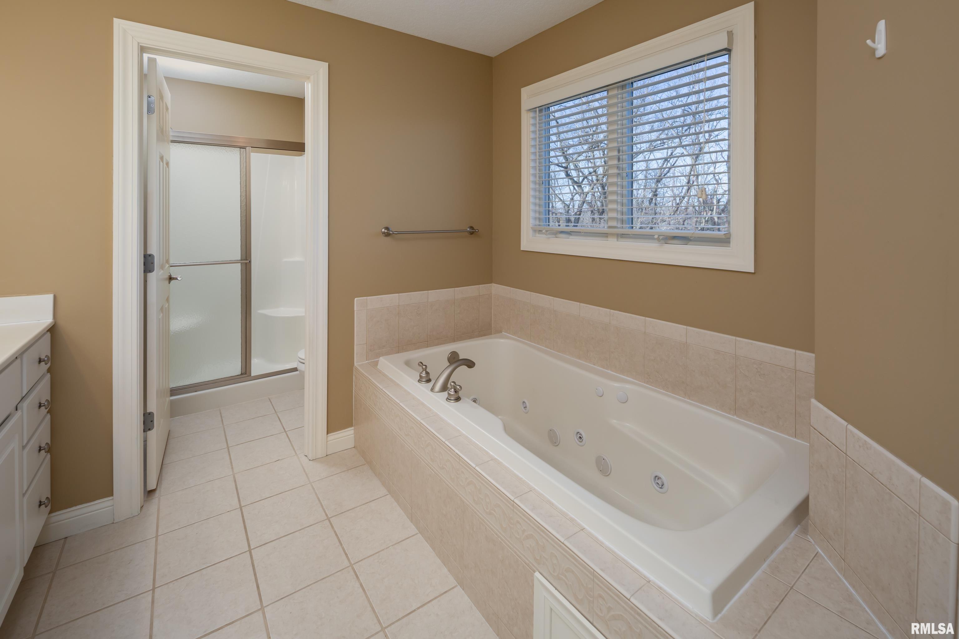 5553 North Ridge Circle Bettendorf, IA 52722 - Photo 29 of 36 Gallery Image 29