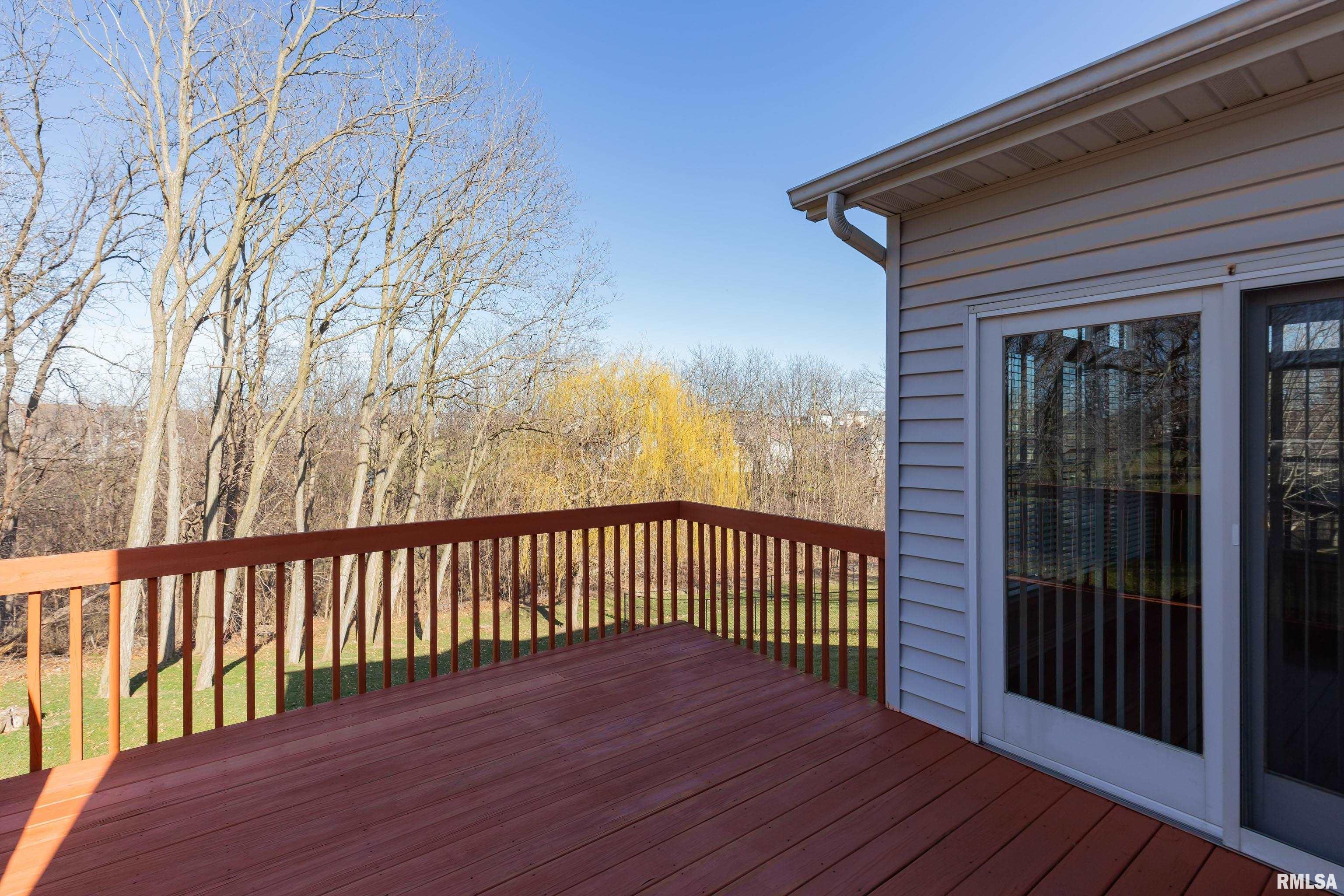 5553 North Ridge Circle Bettendorf, IA 52722 - Photo 6 of 36 Gallery Image 6