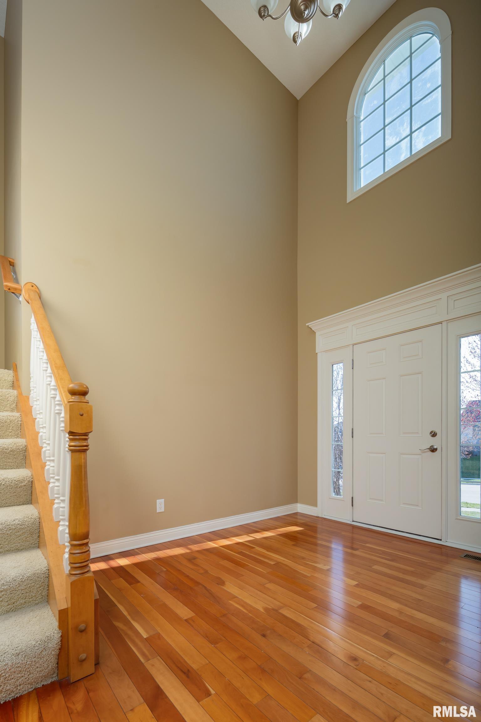5553 North Ridge Circle Bettendorf, IA 52722 - Photo 9 of 36 Gallery Image 9