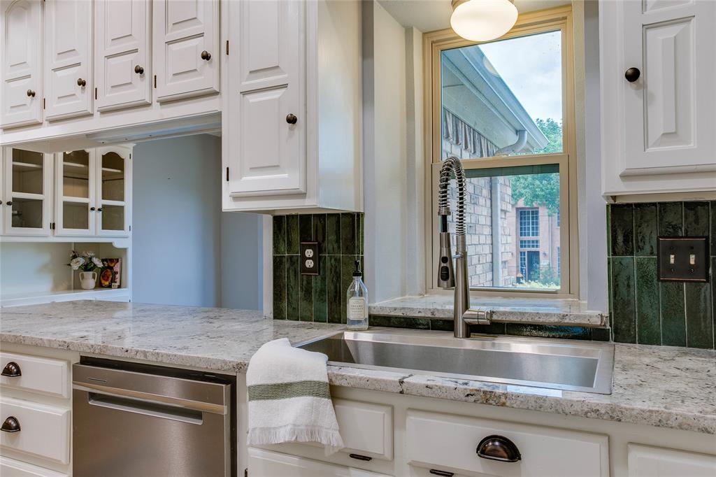 1908 Golden Trail Court Carrollton, TX 75010 - Photo 13 of 28