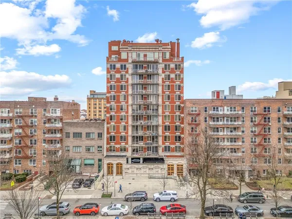 $800,000 | 2805 Ocean Parkway, Unit 3A | Brighton Beach