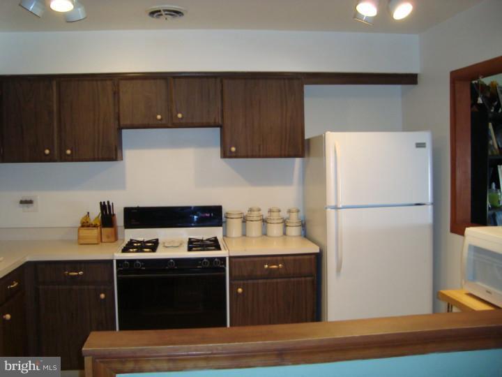 11922 Farwell Road Philadelphia, PA 19154 - Photo 8 of 24 Kitchen
