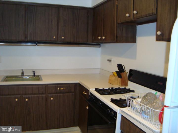 11922 Farwell Road Philadelphia, PA 19154 - Photo 9 of 24 Kitchen