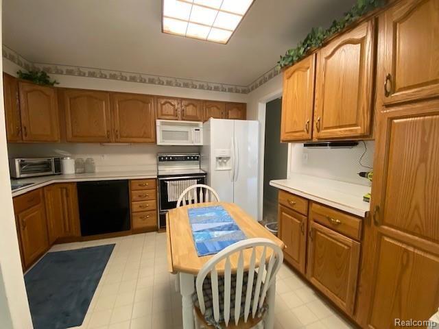 3370 Hammerberg Road Flint, MI 48507 - Photo 8 of 25 IMG_7097.jpg