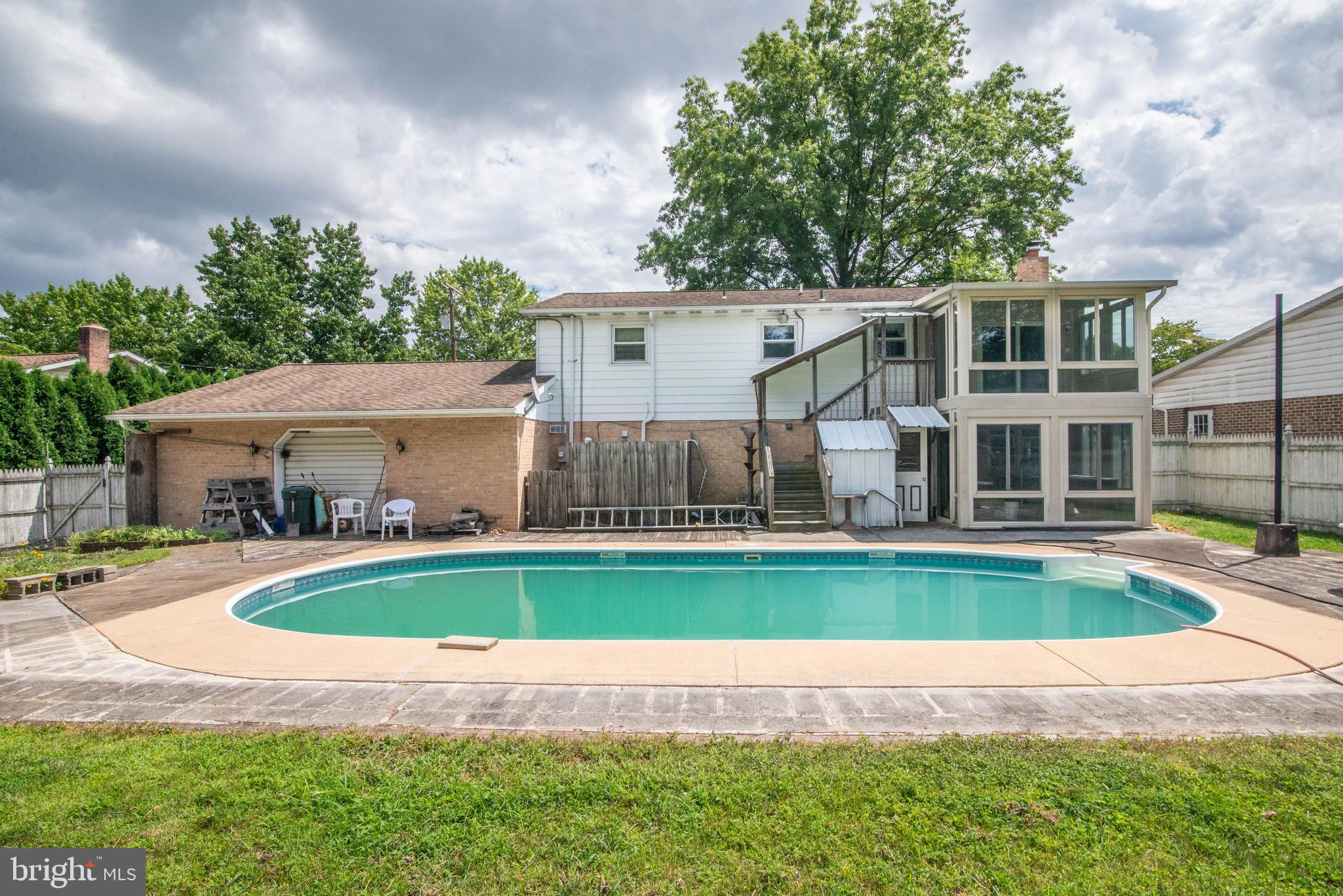 2143 Huntington Road Dover, PA 17315 - Photo 4 of 38