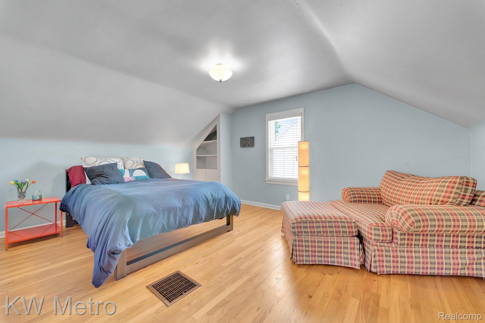 1173 Columbia Road Berkley, MI 48072 - Photo 23 of 37 Spacious Primary Bedroom