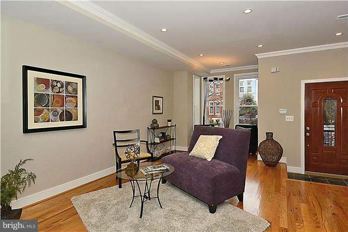 59 R Street Northwest Washington, DC 20001 - Photo 5 of 30 Living Room