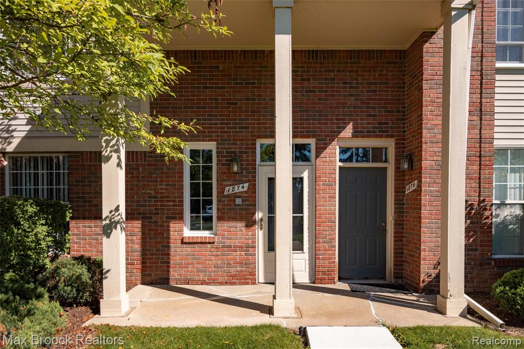 1874 Flagstone Circle Rochester, MI 48307 - Photo 2 of 46 Gallery Image 2