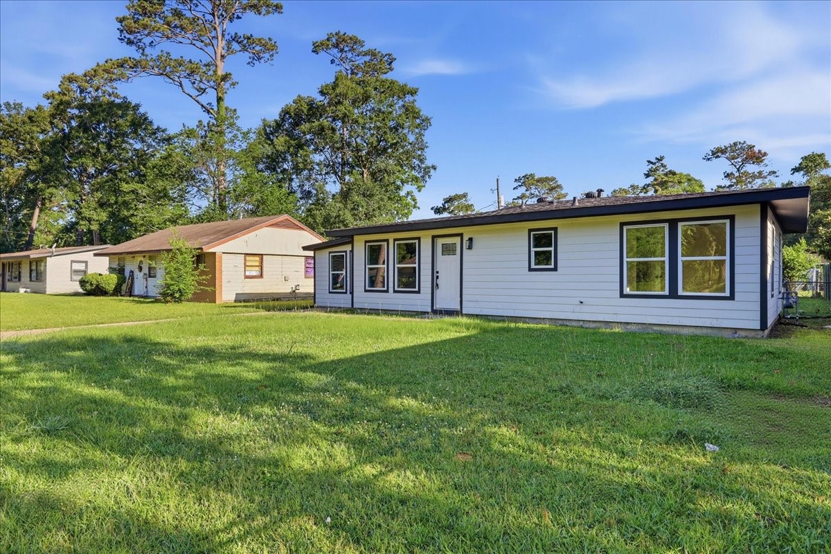 5260 Landry Lane Beaumont, TX 77708 - Photo 3 of 25
