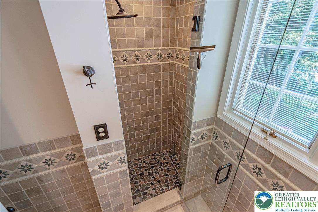 1825 Sherwood Road Allentown, PA 18103 - Photo 35 of 67