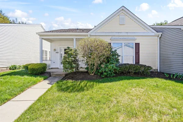 $400,000 | 442 Bluebird Drive, Monroe Township, NJ 08831