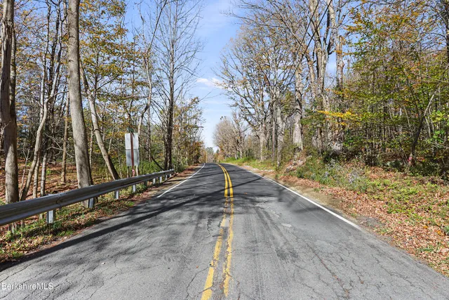 $599,000 | 14-15 George Schnopp Road, Hinsdale, MA 01235