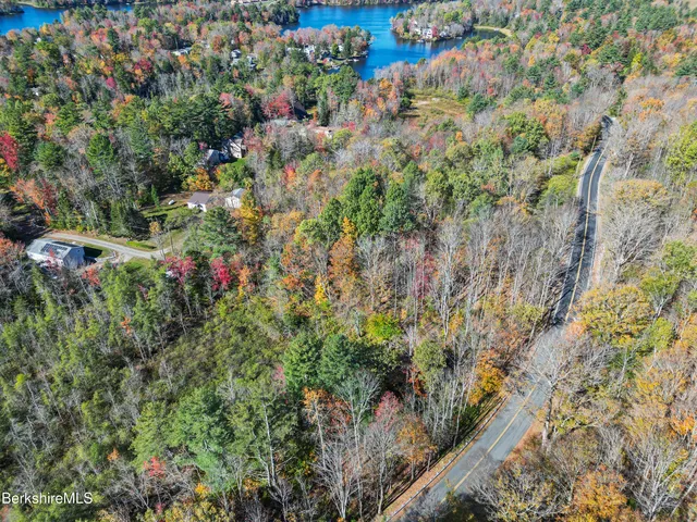 $599,000 | 14-15 George Schnopp Road, Hinsdale, MA 01235