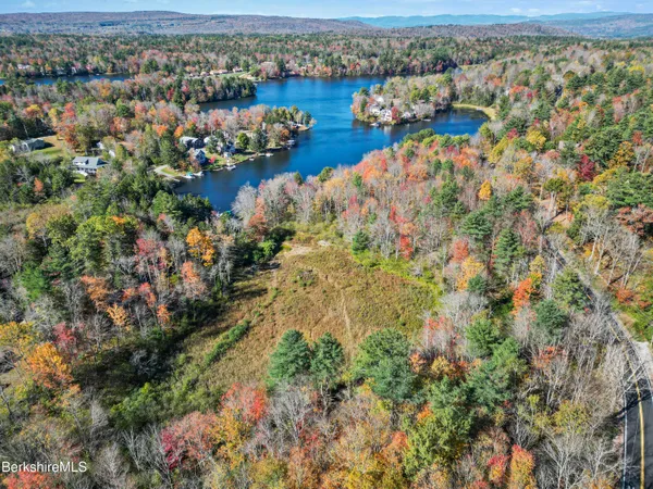 $599,000 | 14-15 George Schnopp Road, Hinsdale, MA 01235