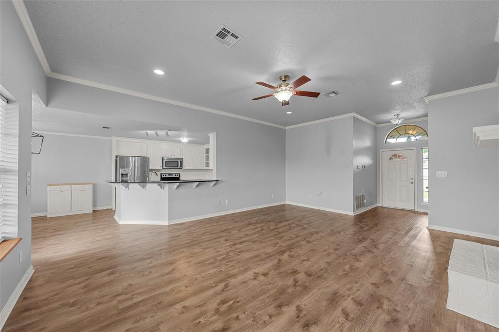 163 Topaz Circle Hewitt, TX 76643 - Photo 3 of 40