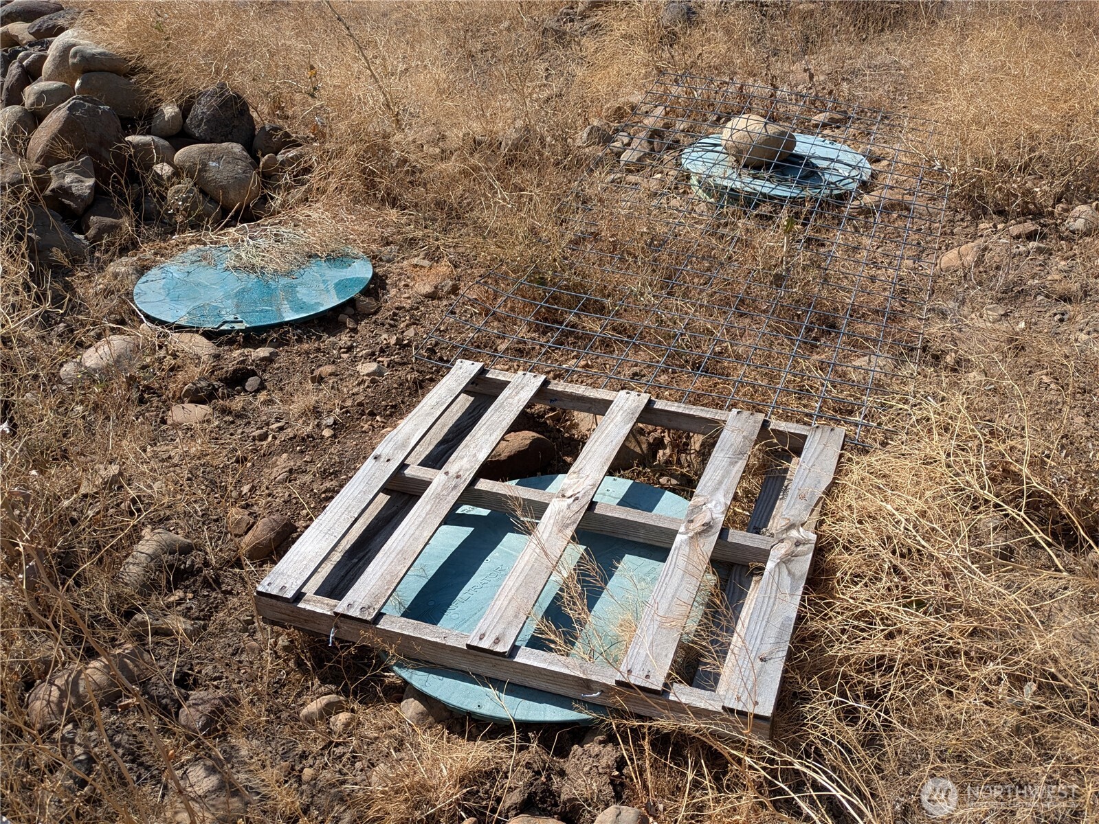 1151 Flying Rock Road Ellensburg, WA 98926 - Photo 12 of 18 a living room with furniture and a fireplace