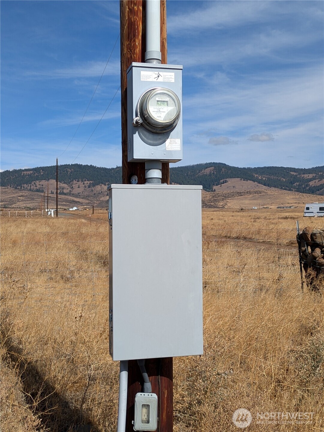 1151 Flying Rock Road Ellensburg, WA 98926 - Photo 14 of 18 a view of a wooden floor