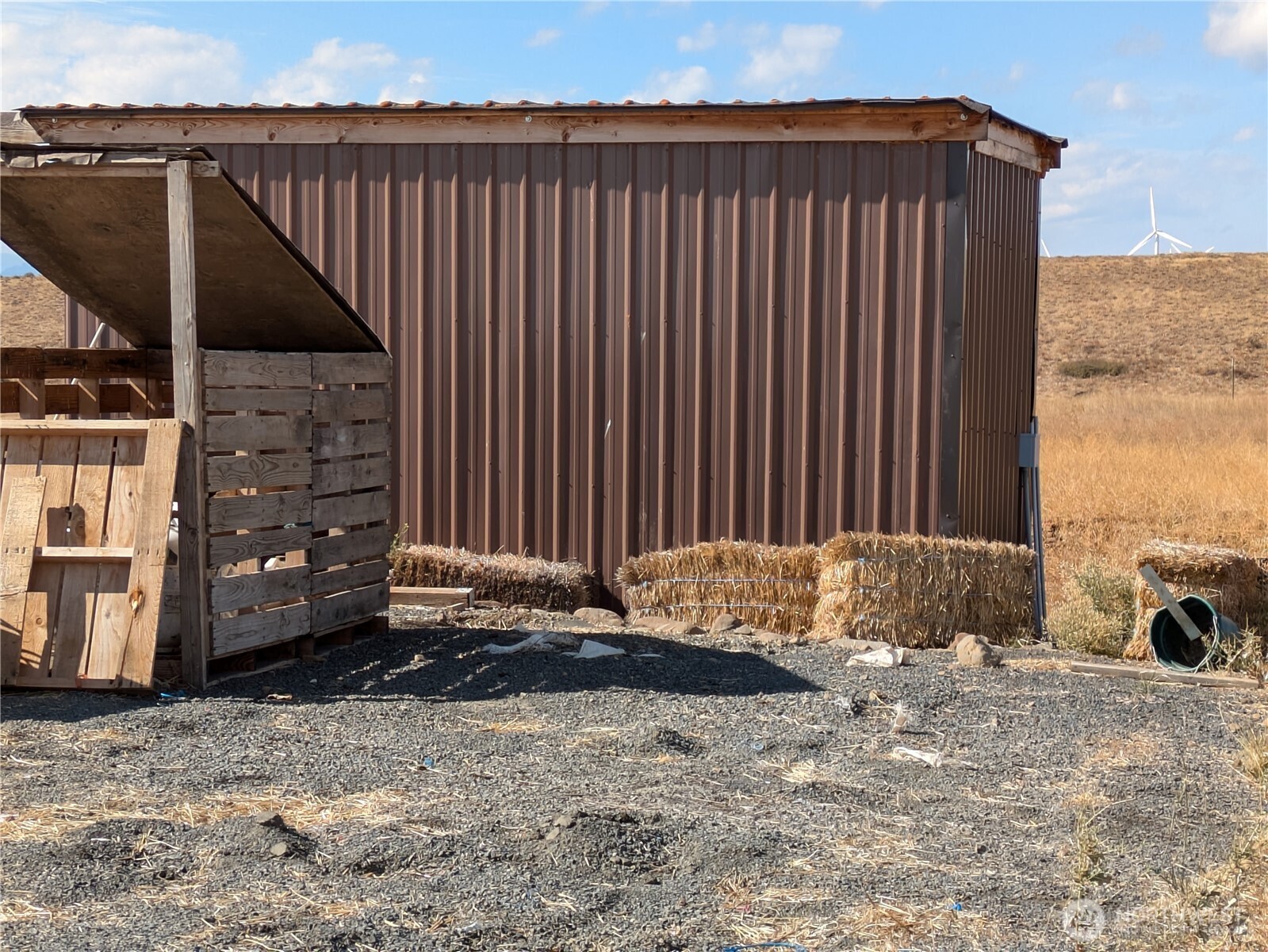 1151 Flying Rock Road Ellensburg, WA 98926 - Photo 16 of 18 a backyard of a house