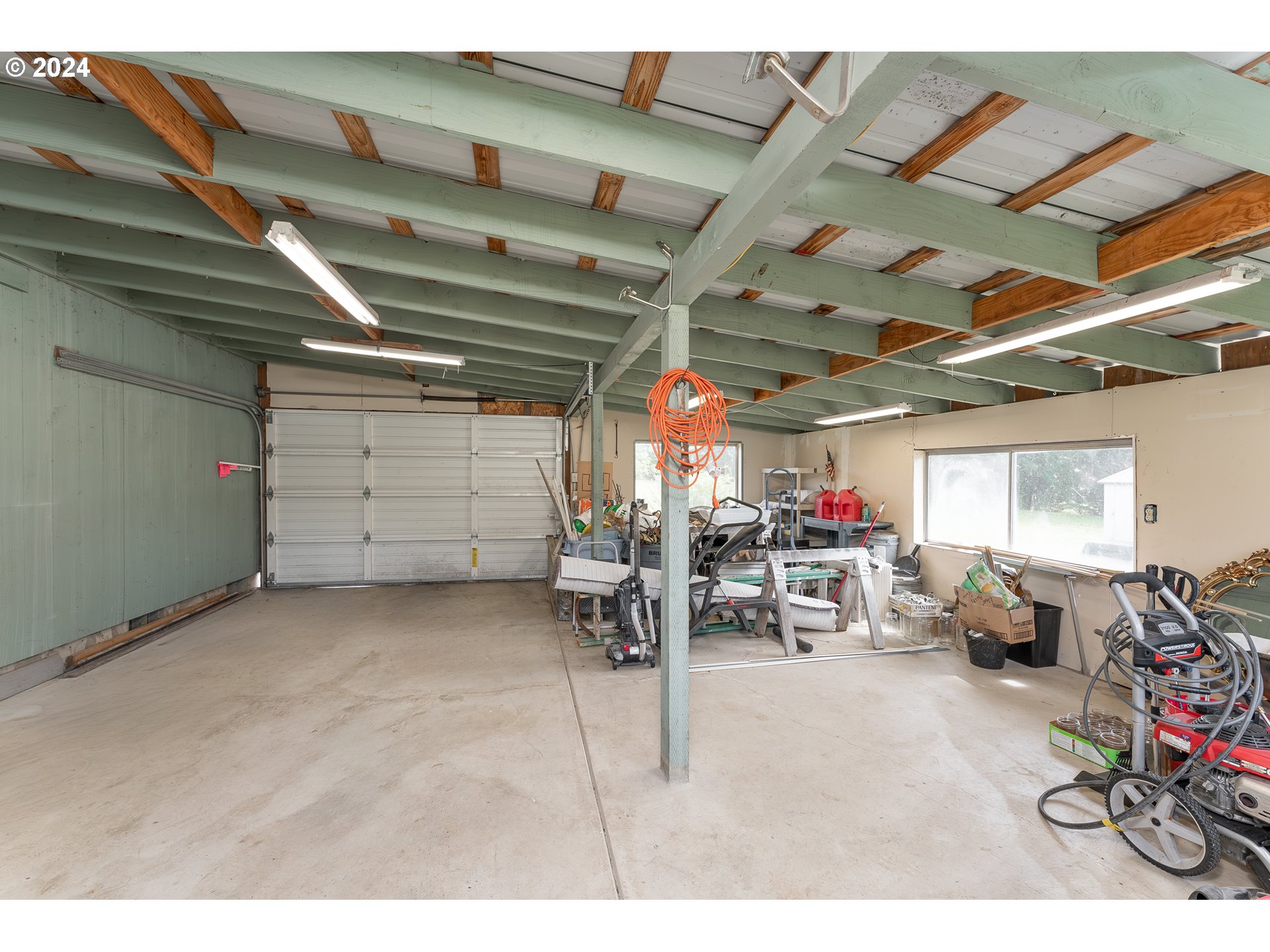 510 Reston Road Tenmile, OR 97481 - Photo 26 of 36 Garage