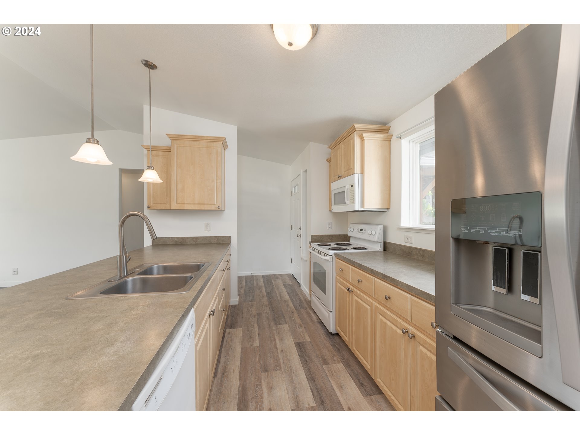 510 Reston Road Tenmile, OR 97481 - Photo 9 of 36 a kitchen with stainless steel appliances granite countertop a sink a stove and a refrigerator