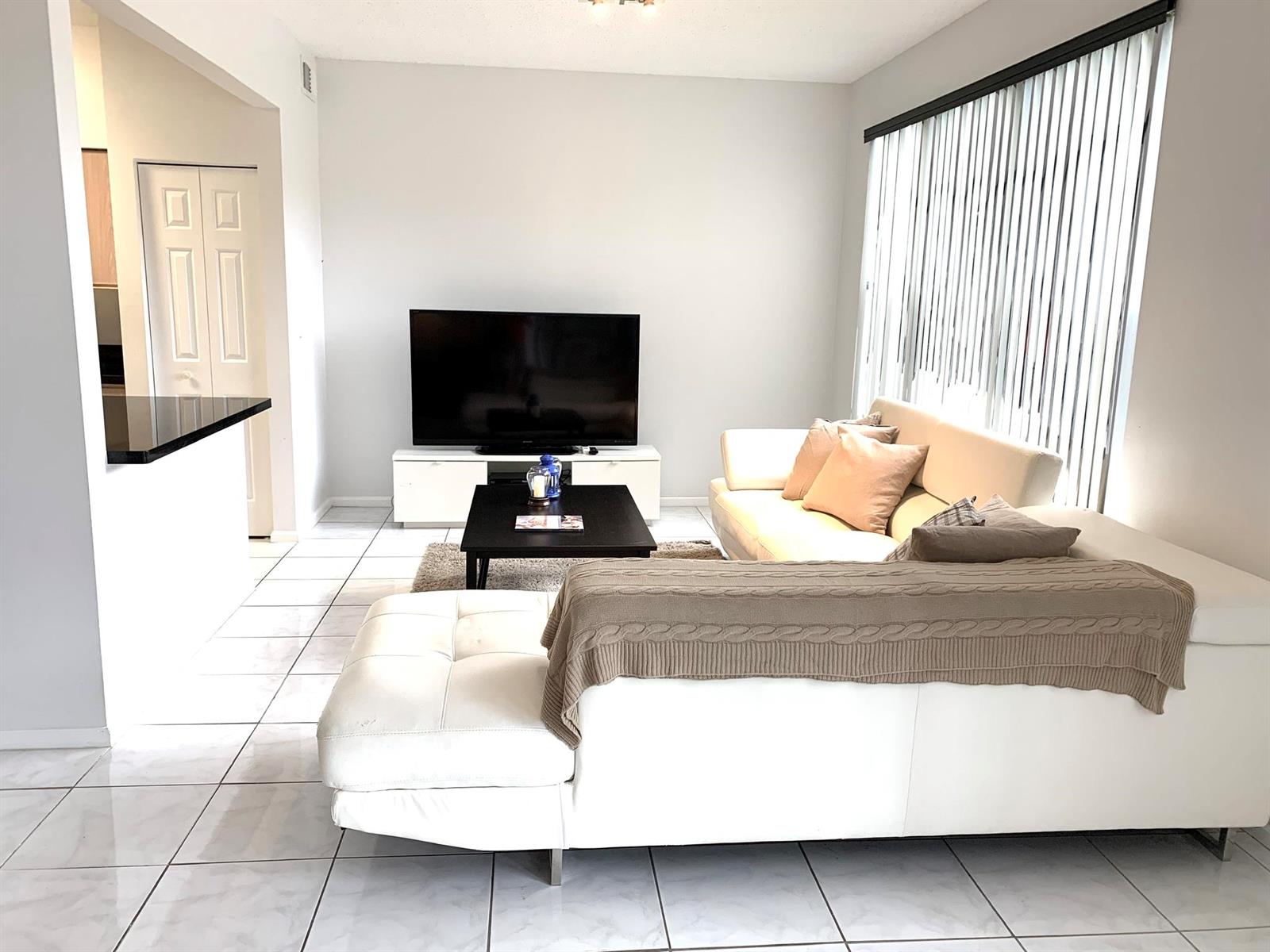 5801 Coach House Circle, Unit D Boca Raton, FL 33486 - Photo 3 of 34 living room