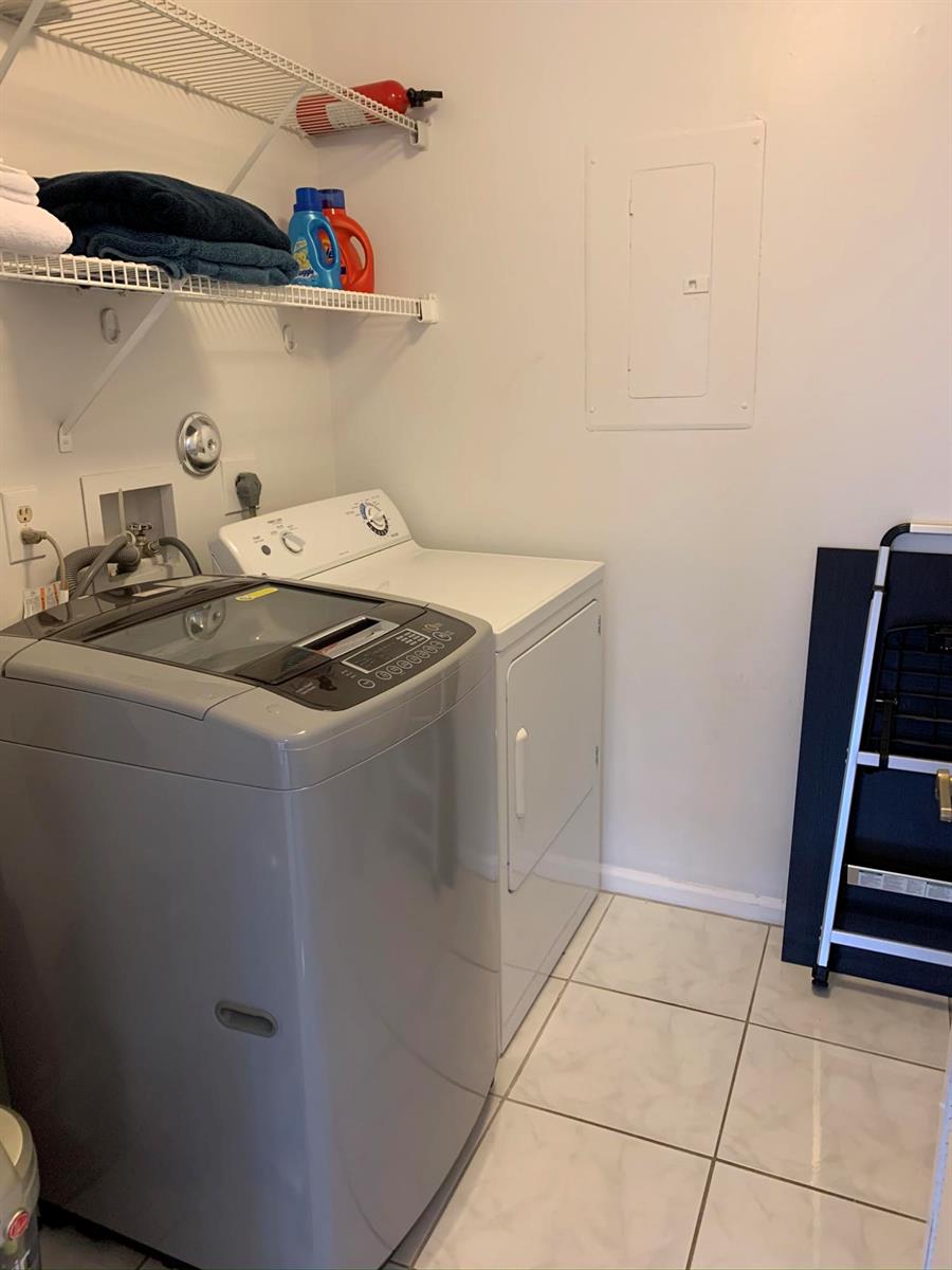 5801 Coach House Circle, Unit D Boca Raton, FL 33486 - Photo 26 of 34 Laundry