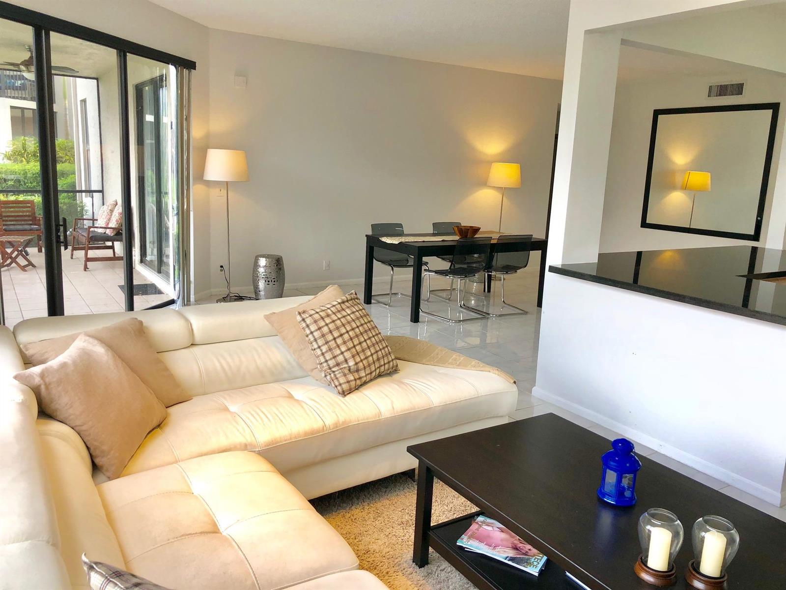 5801 Coach House Circle, Unit D Boca Raton, FL 33486 - Photo 4 of 34 Living room