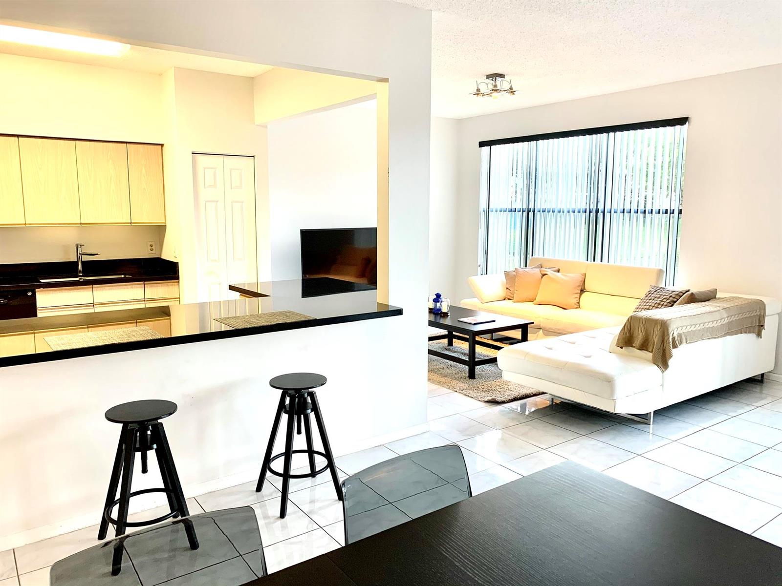 5801 Coach House Circle, Unit D Boca Raton, FL 33486 - Photo 7 of 34 Dinning room