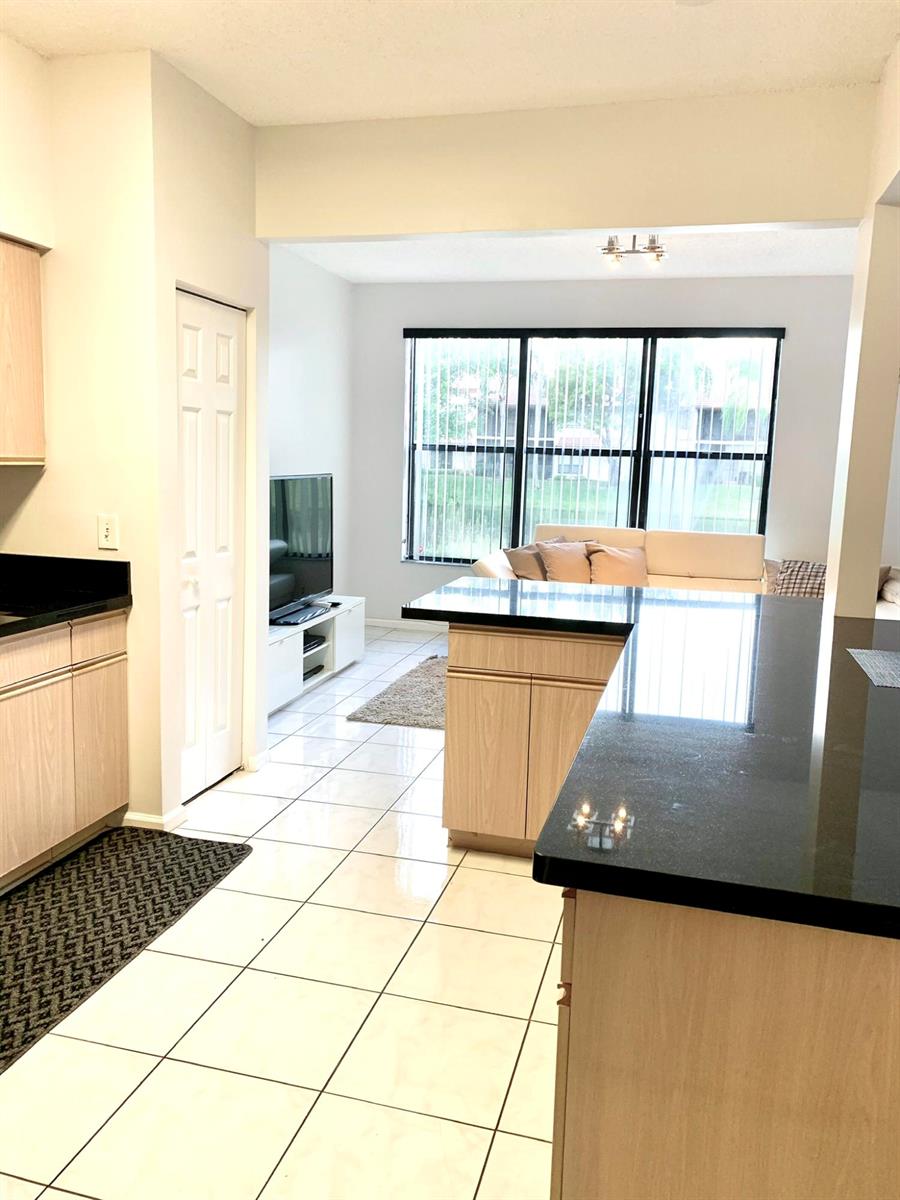 5801 Coach House Circle, Unit D Boca Raton, FL 33486 - Photo 10 of 34 Kitchen
