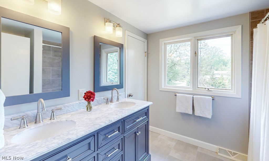 3161 Lander Road Pepper Pike, OH 44124 - Photo 21 of 26 Hall bathroom with double vanity and tub/shower