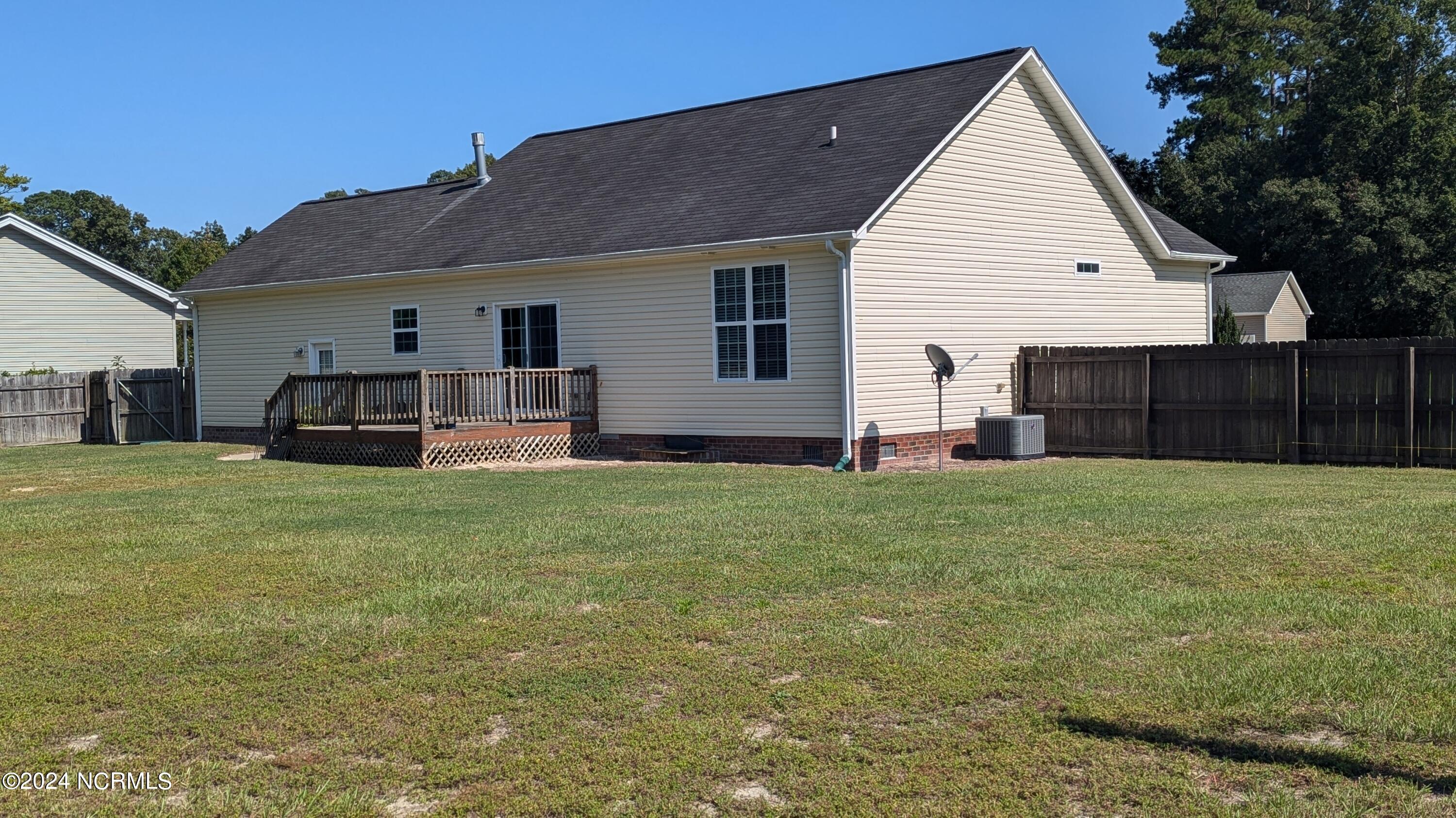 15 Pirate Cove Road Washington, NC 27889 - Photo 12 of 13 PXL_20240910_190433970.PORTRAIT.ORIGINAL