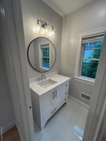 $7,500 | 61 Adelphi Avenue, Harrison, NY 10528