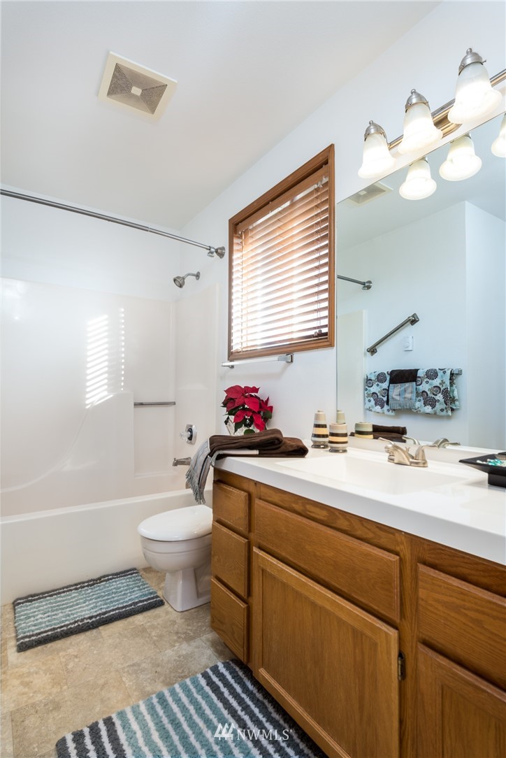 272 Lind Avenue Northwest Renton, WA 98057 - Photo 14 of 17
