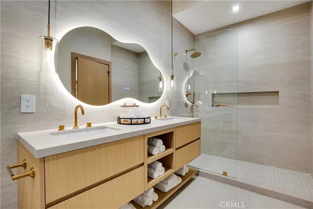 $1,899,000 | 20553 Califa Street, Woodland Hills, CA 91367