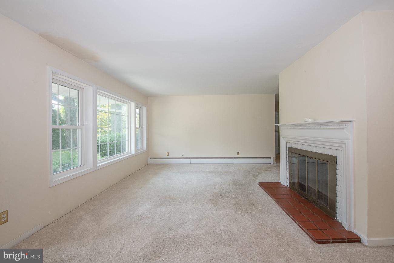 8805 Delphine Road Glenside, PA 19038 - Photo 6 of 27 Living room