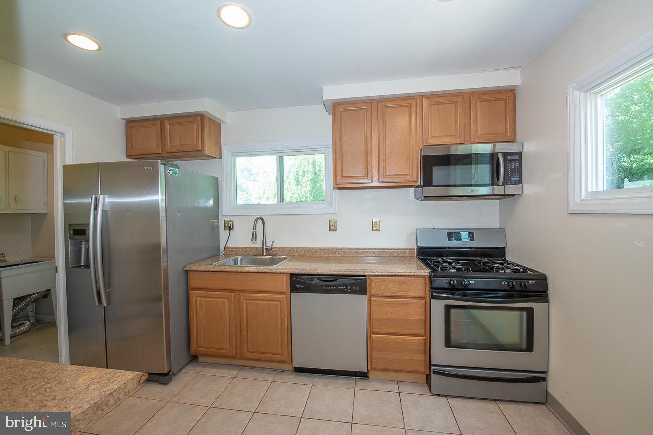 8805 Delphine Road Glenside, PA 19038 - Photo 10 of 27 Kitchen