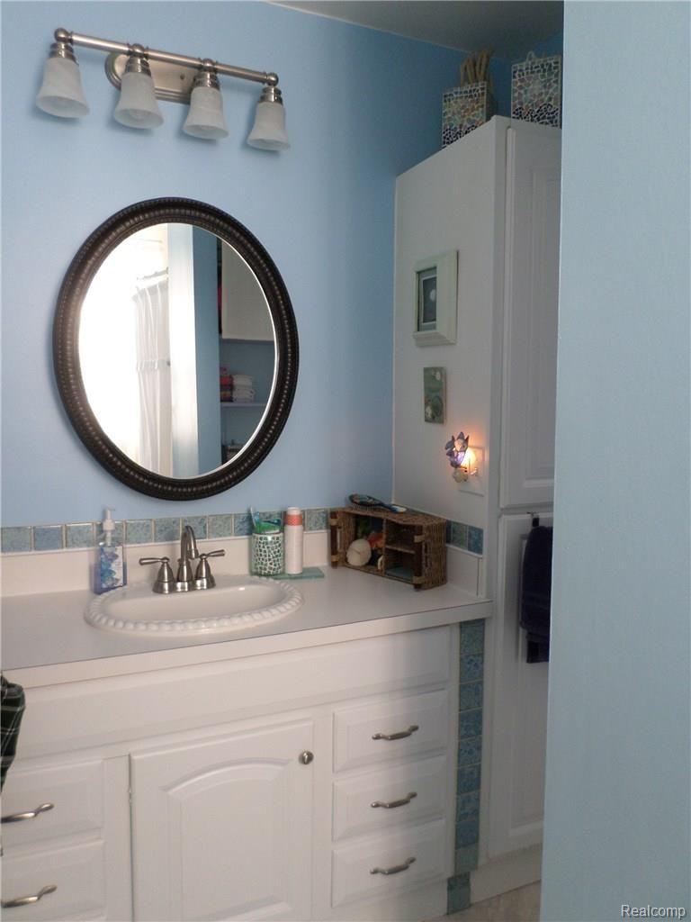 3235 Harvard Road Royal Oak, MI 48073 - Photo 13 of 24 SAM_1913.JPG